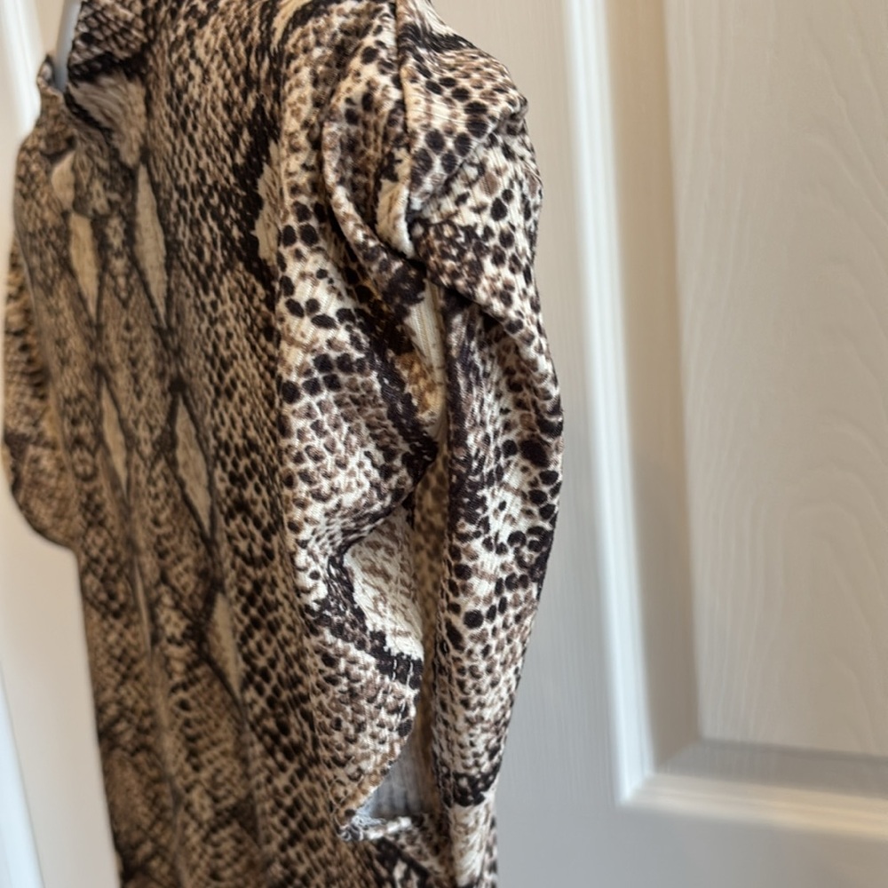 Animal print short sleeved body suit - Picture 9 of 15